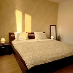 Apt Lucky 7 - 2 Bdr Cozy Family & Office Space - Free Parking, Near Stadiums & Center 公寓 *