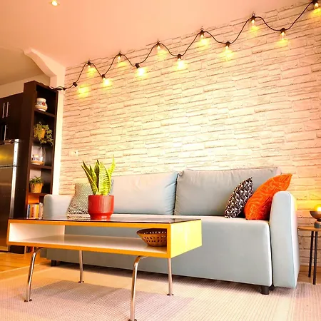 Apt Lucky 7 - 2 Bdr Cozy Family & Office Space - Free Parking, Near Stadiums & Center * Bratislava