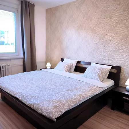 Apt Lucky 7 - 2 Bdr Cozy Family & Office Space - Free Parking, Near Stadiums & Center * Bratislava